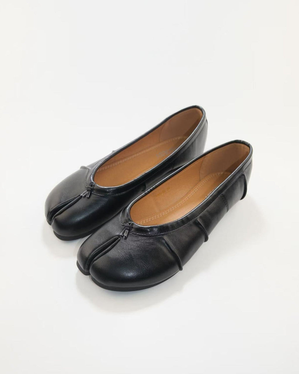Wrinkles Tabi Ballet Flats