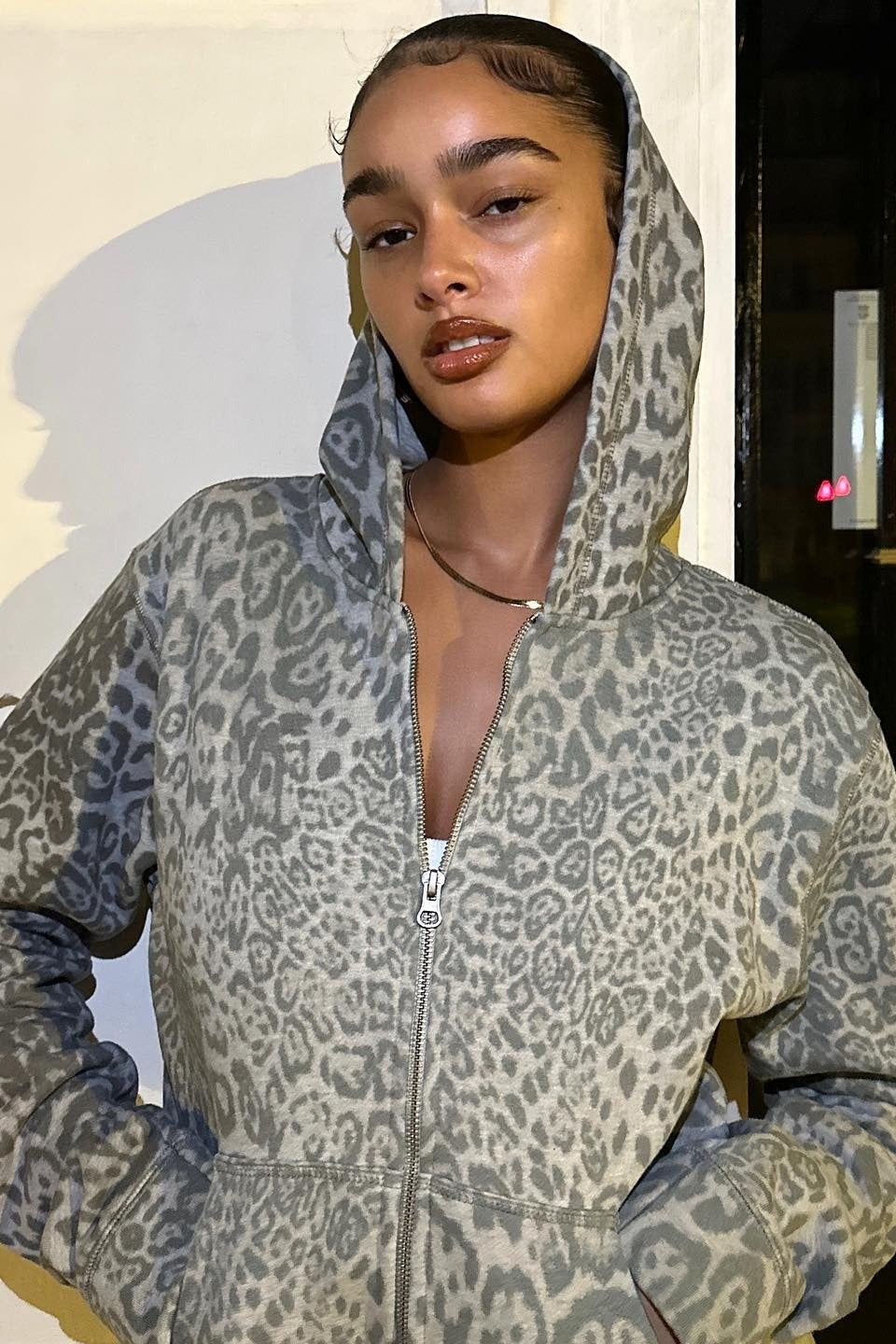 Chic Leopard Print Fitted Zip Hoodie