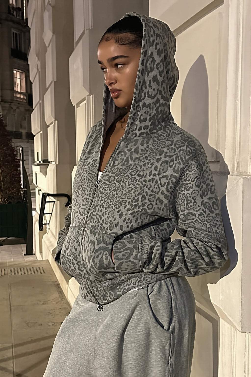 Chic Leopard Print Fitted Zip Hoodie