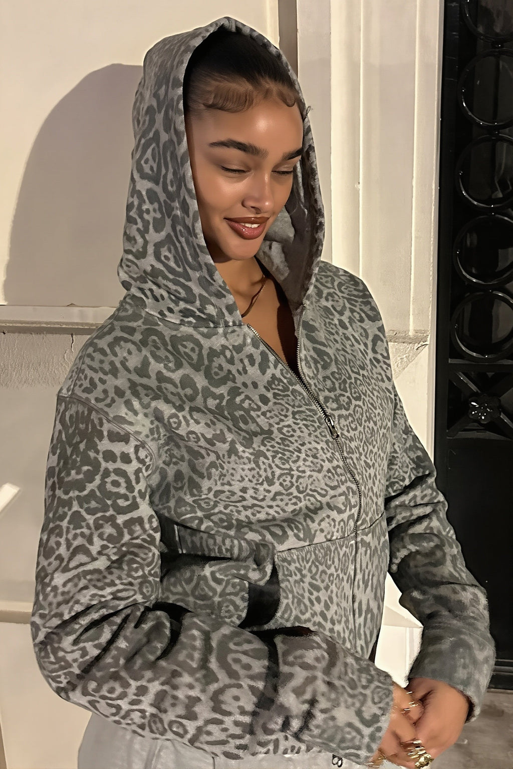 Chic Leopard Print Fitted Zip Hoodie