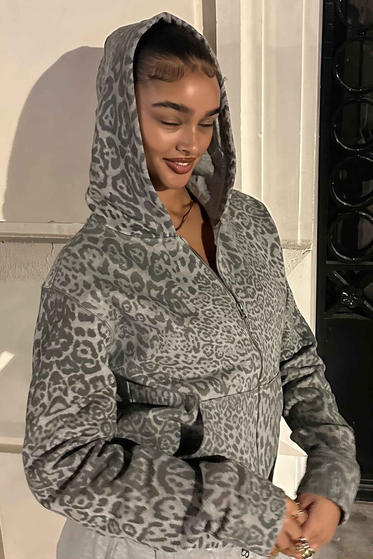 Chic Leopard Print Fitted Zip Hoodie