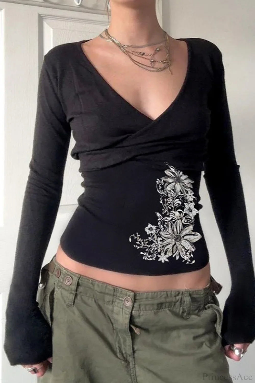 Vintage Floral Print V-Neck Black Slim Long Sleeve Tee
